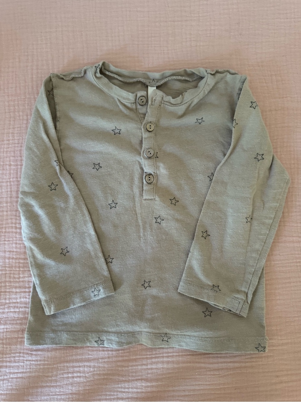 Rylee + Cru Long-Sleeve Henley with Star Print
